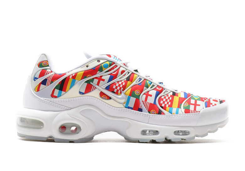 Nike Air Max Plus International Flag 4