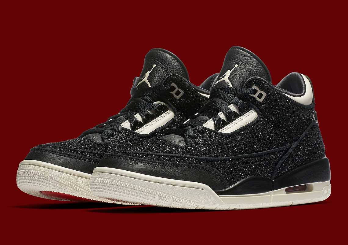 Official Images Of The Vogue x Air Jordan 3 “AWOK”