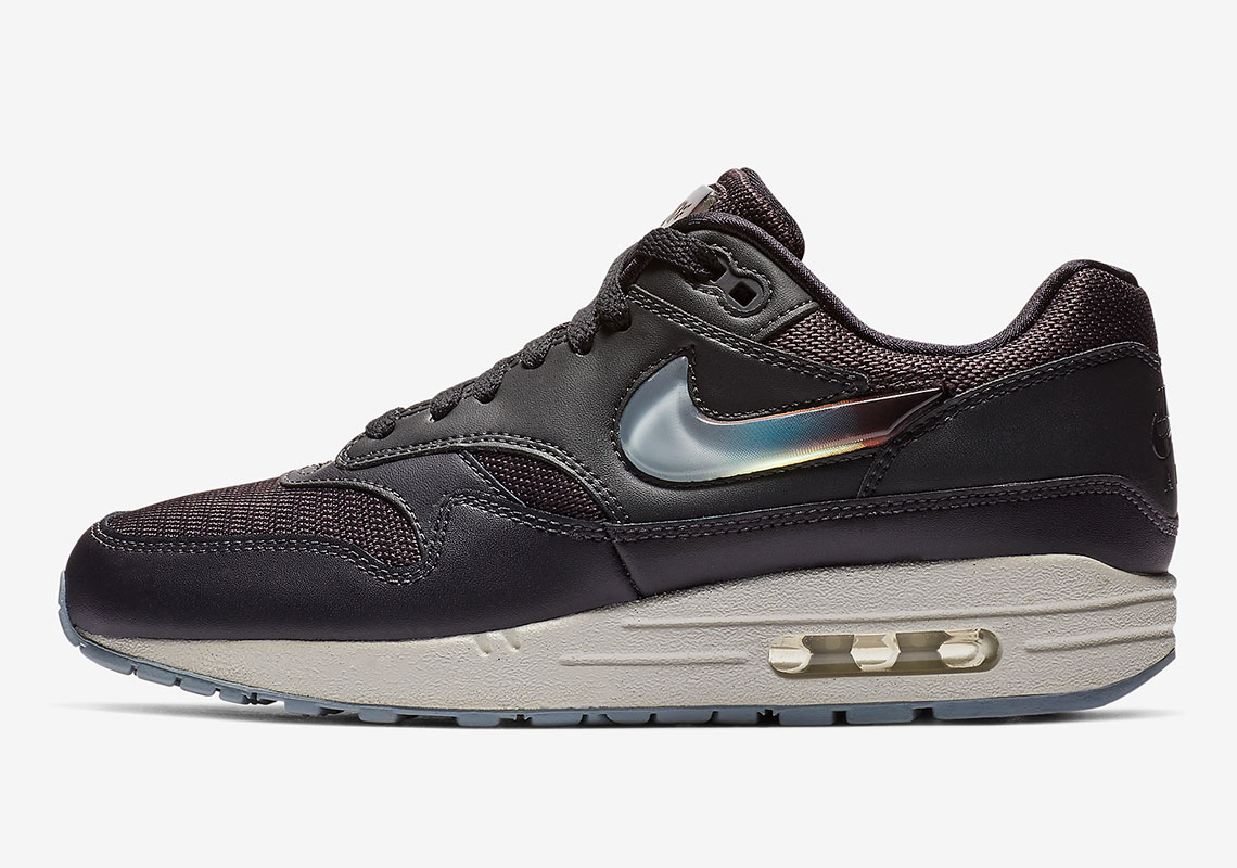 Nike Air Max Jewel At5248 001 1
