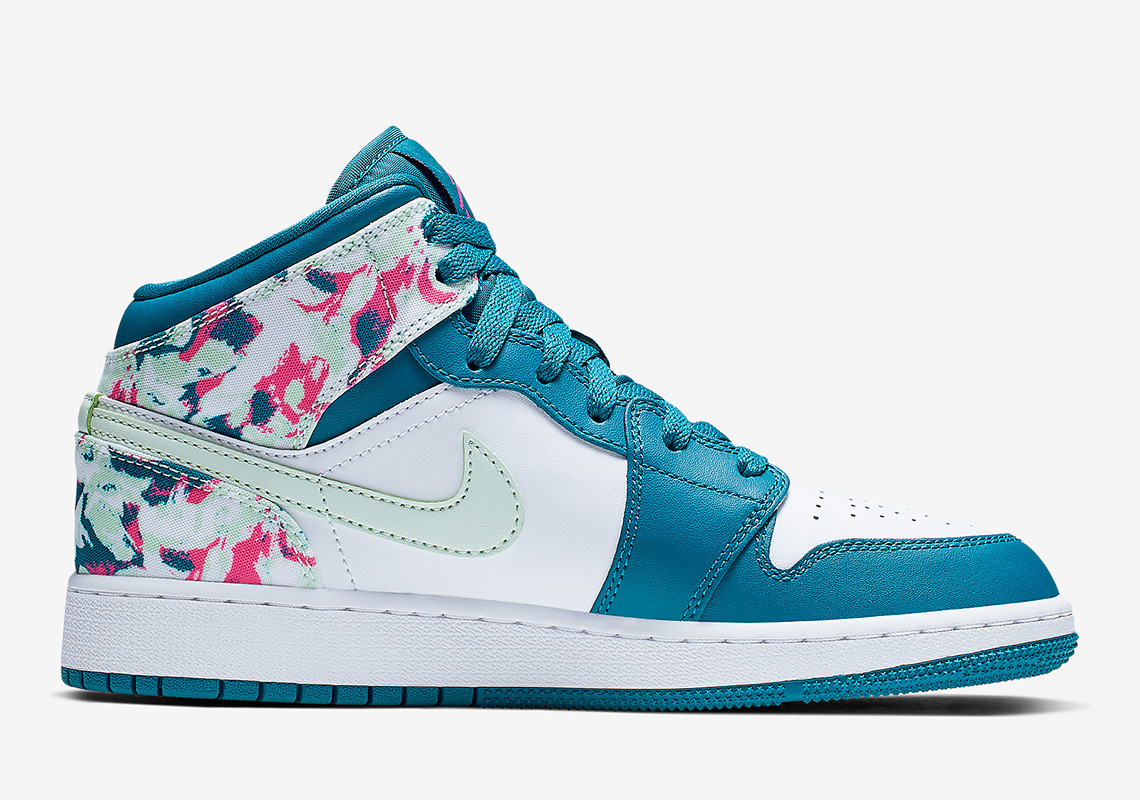 Air Jordan 1 Mid 555112 300 4