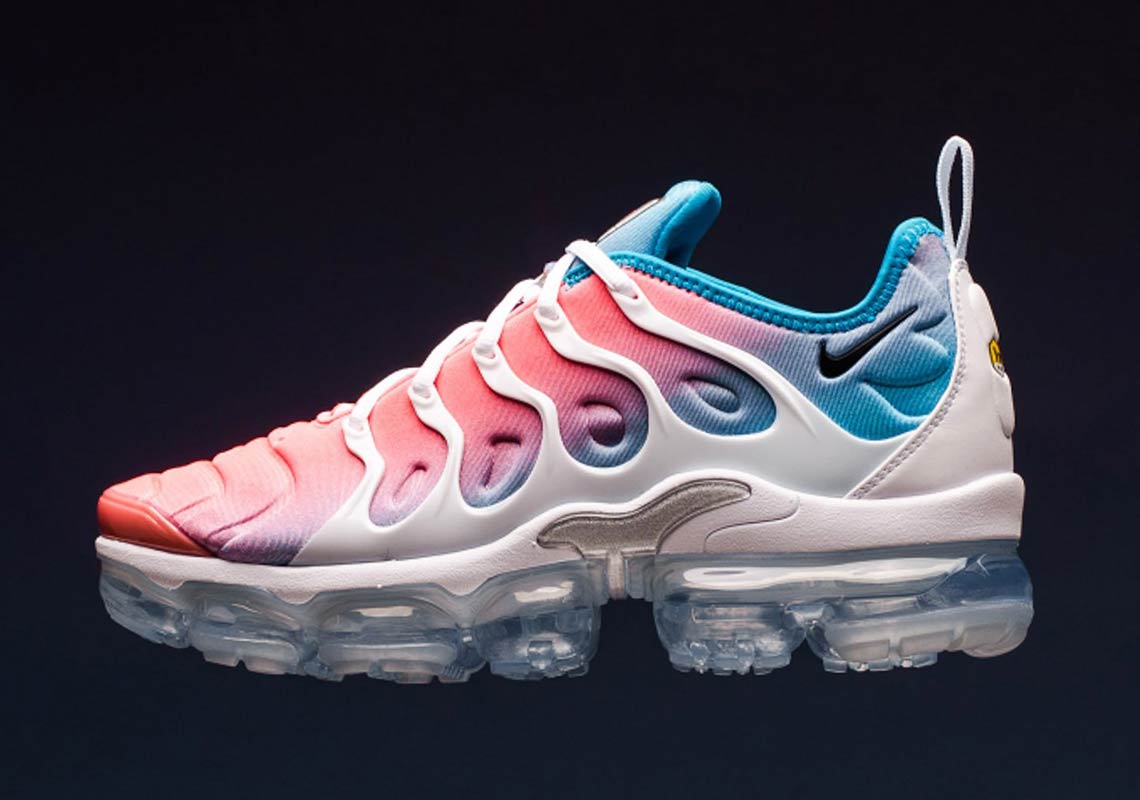 The "Pink Sea" Gradient Arrives On The Nike Vapormax Plus