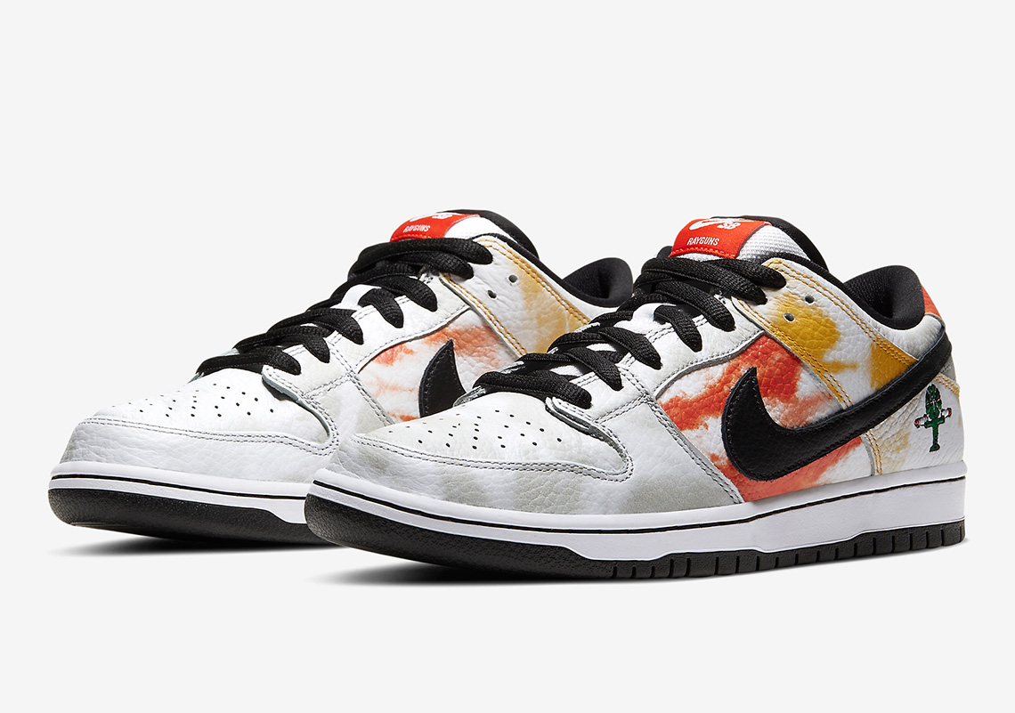 Nike Sb Dunk Low Raygun White Tie Dye Bq6832 101 6