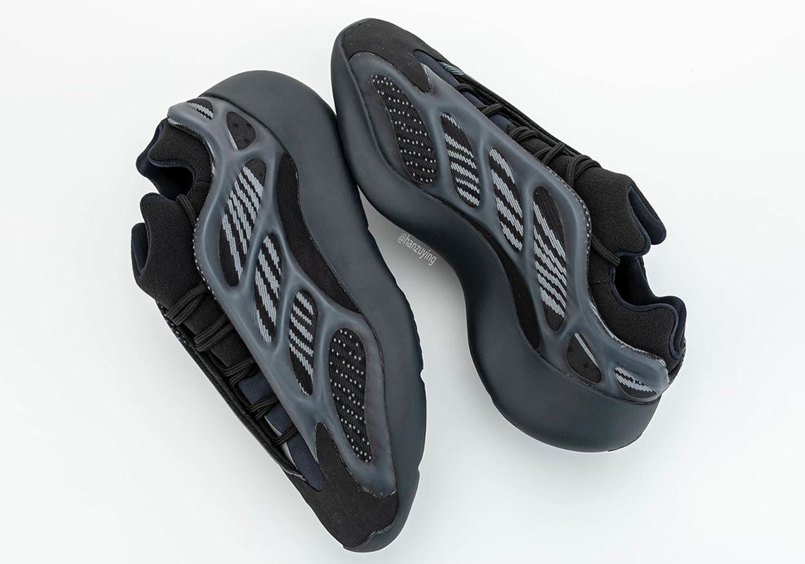 Adidas Yeezy 700 V3 H67799 Photos 6