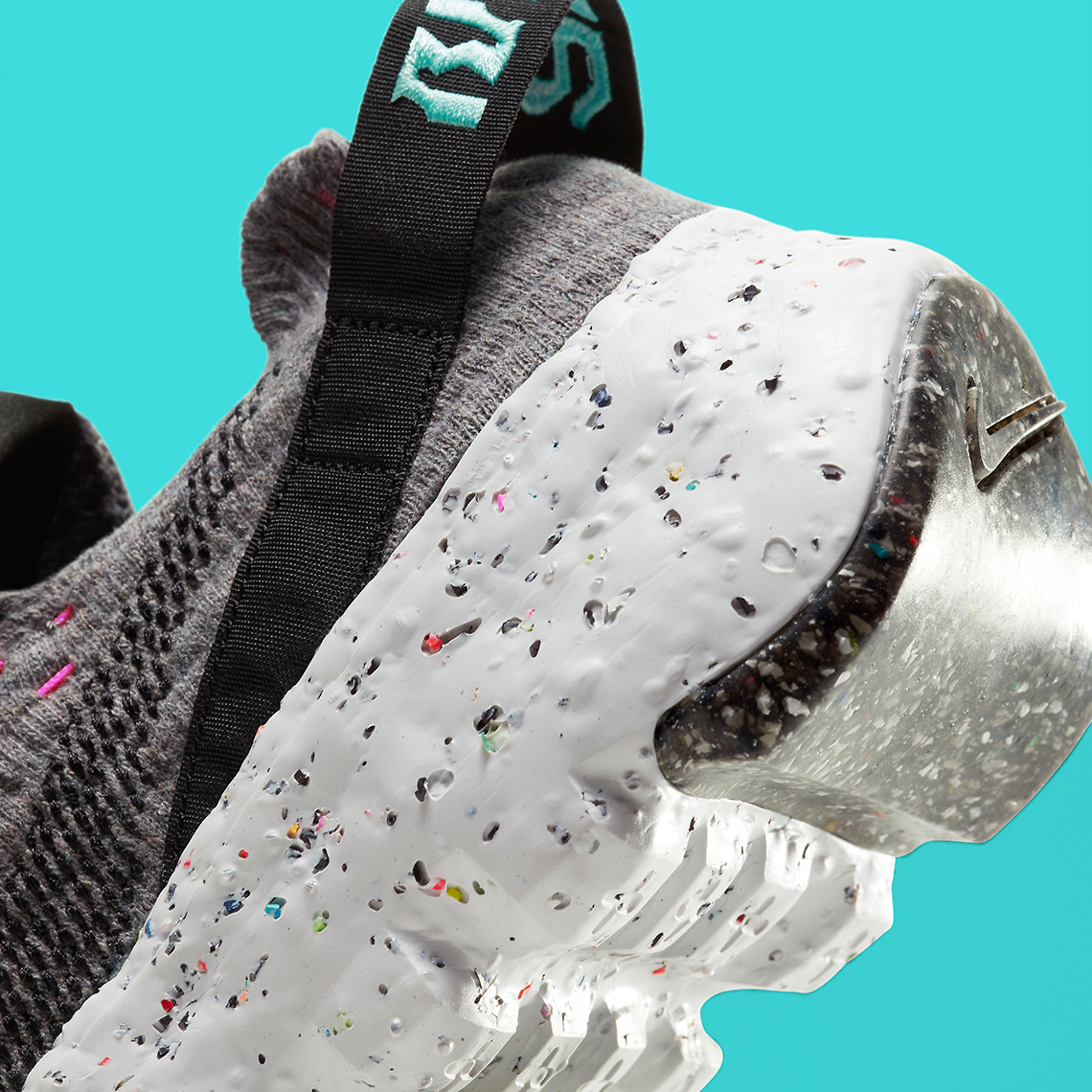Nike Space Hippie 04 Smoke Grey Black Pink Blast 4