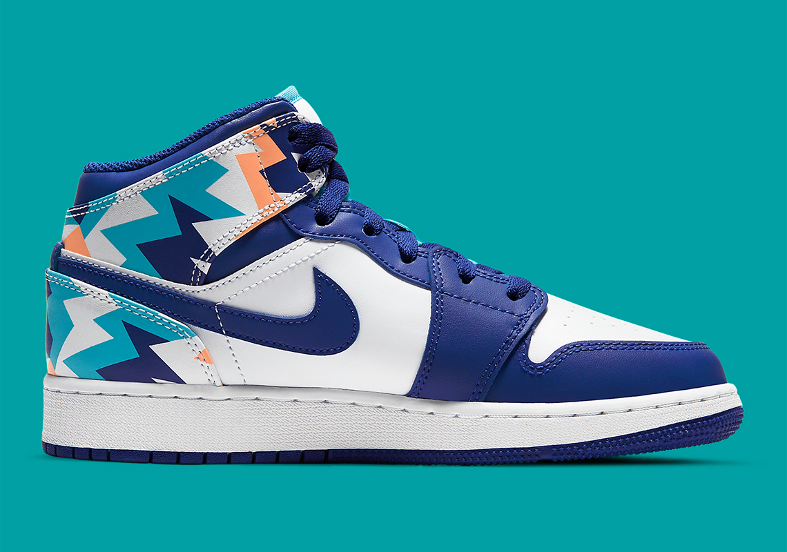 Air Jordan 1 Mid Gs 555112 105 1