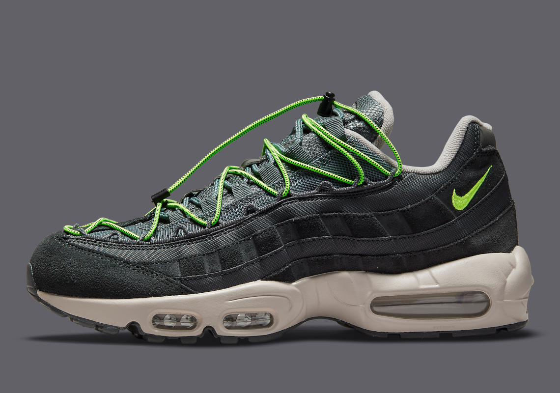 “Volt”-Colored Speed-Lacing Appears On The Nike Air Max 95