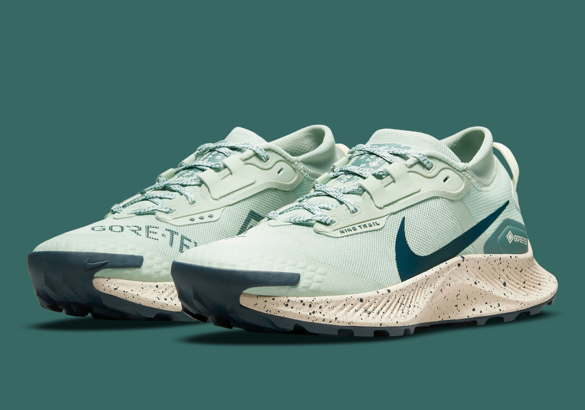 “Seafoam” Animates The Latest Nike Pegasus Trail 3 GORE-TEX