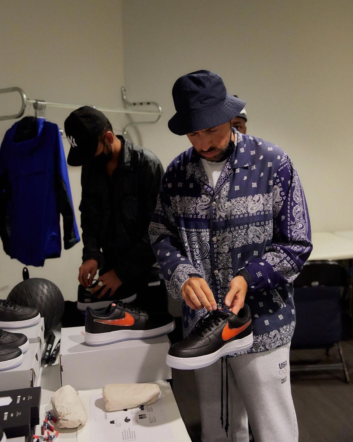 Kith Nike Air Force 1 Low Knicks Christmas 2021 3